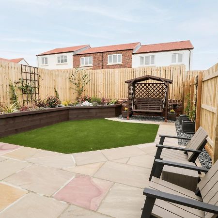 Villa Misty Moon Whitby Exterior foto