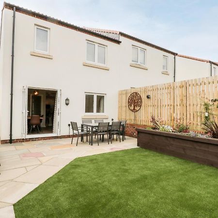 Villa Misty Moon Whitby Exterior foto
