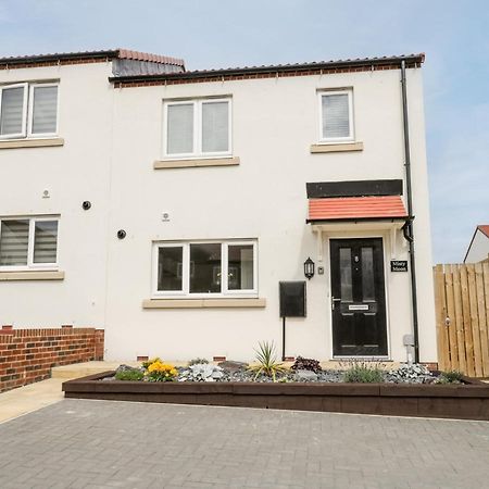 Villa Misty Moon Whitby Exterior foto