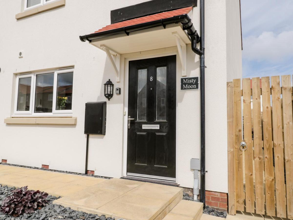 Villa Misty Moon Whitby Exterior foto