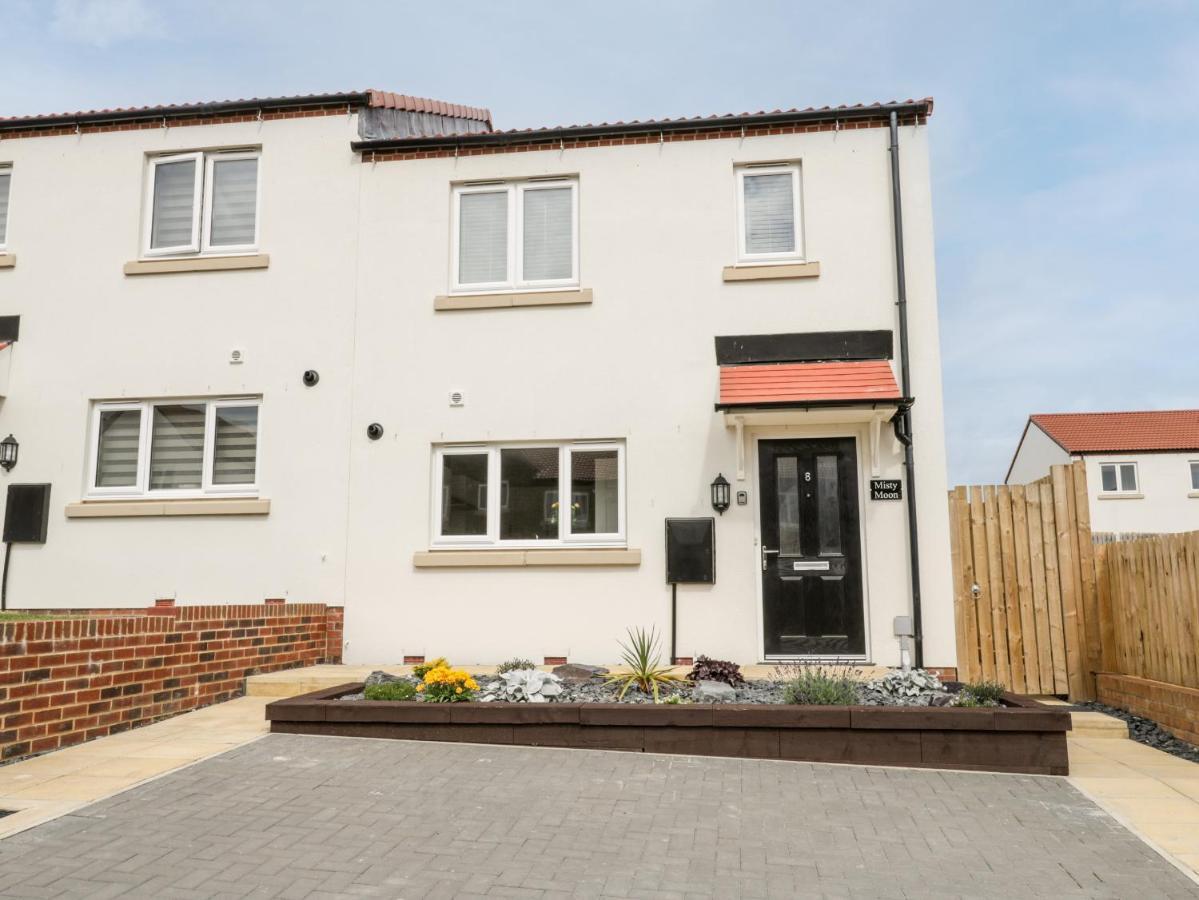 Villa Misty Moon Whitby Exterior foto